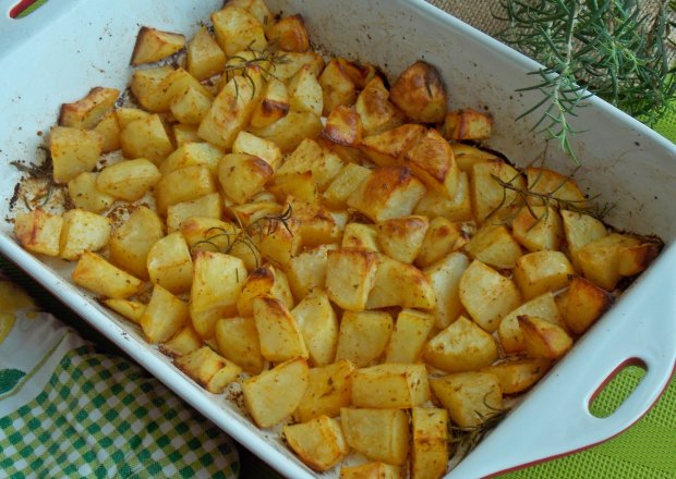 Fotografia przedstawiająca Pieczone ziemniaki do obiadu