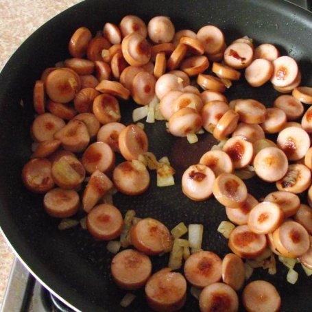 Krok 3 - Pieczone ziemniaki podane z parówkami w pomidorowym sosie z natką pietruszki  foto