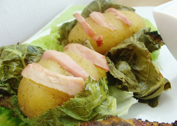 Fotografia przedstawiająca Pieczone ziemniaki w chrzanie