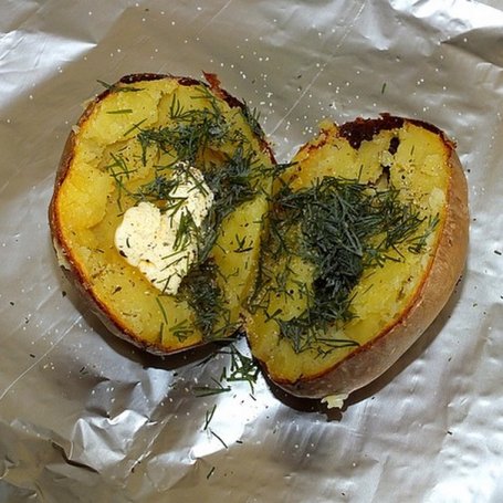 Krok 3 - Pieczone ziemniaki w mundurkach z cząbrem i koperkiem foto