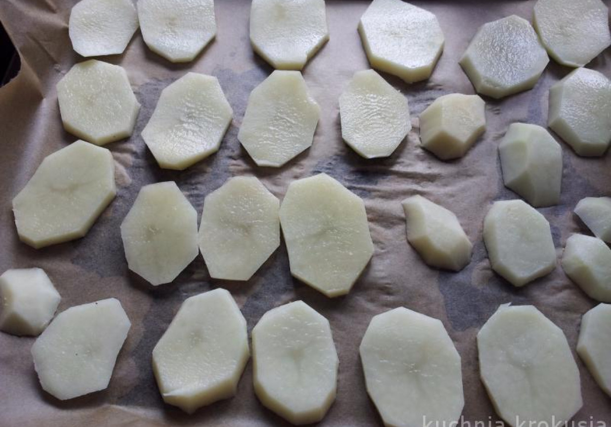 Pieczone ziemniaki w plastrach foto