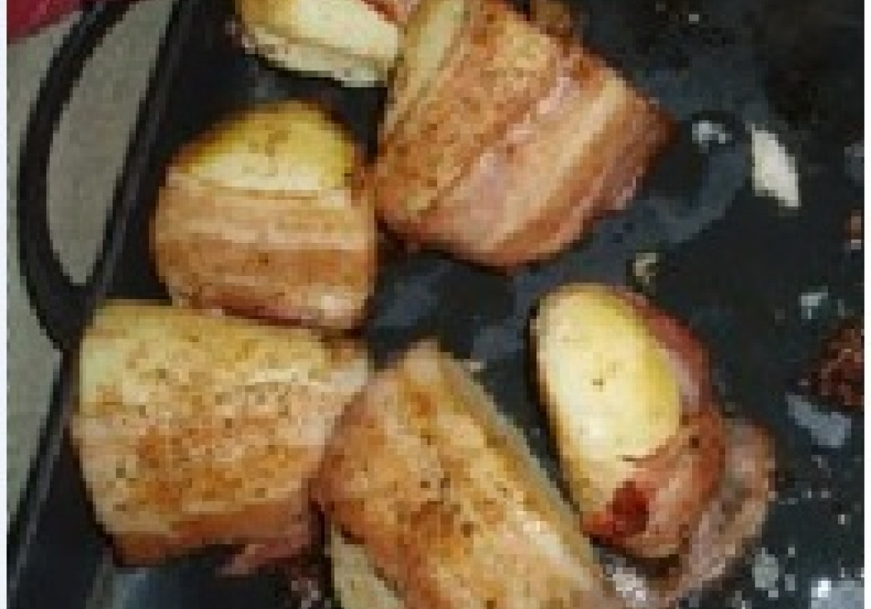 Pieczone ziemniaki z boczkiem i szynką foto