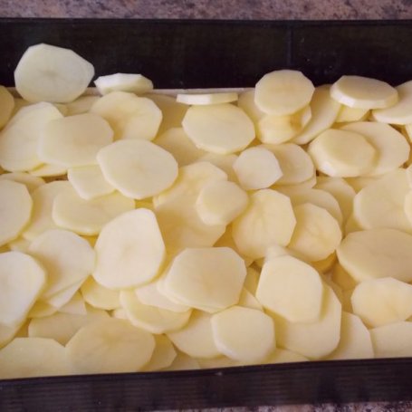 Krok 1 - Pieczone ziemniaki z cebulą i pieczarkami foto