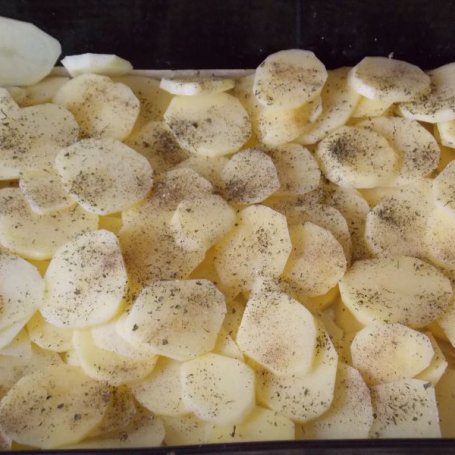 Krok 2 - Pieczone ziemniaki z cebulą i pieczarkami foto