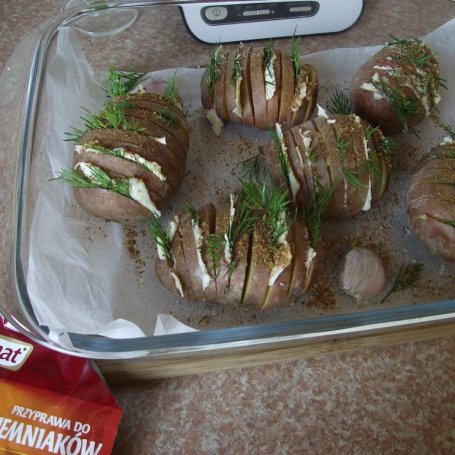 Krok 5 - Pieczone ziemniaki z czosnkiem i koperkiem foto