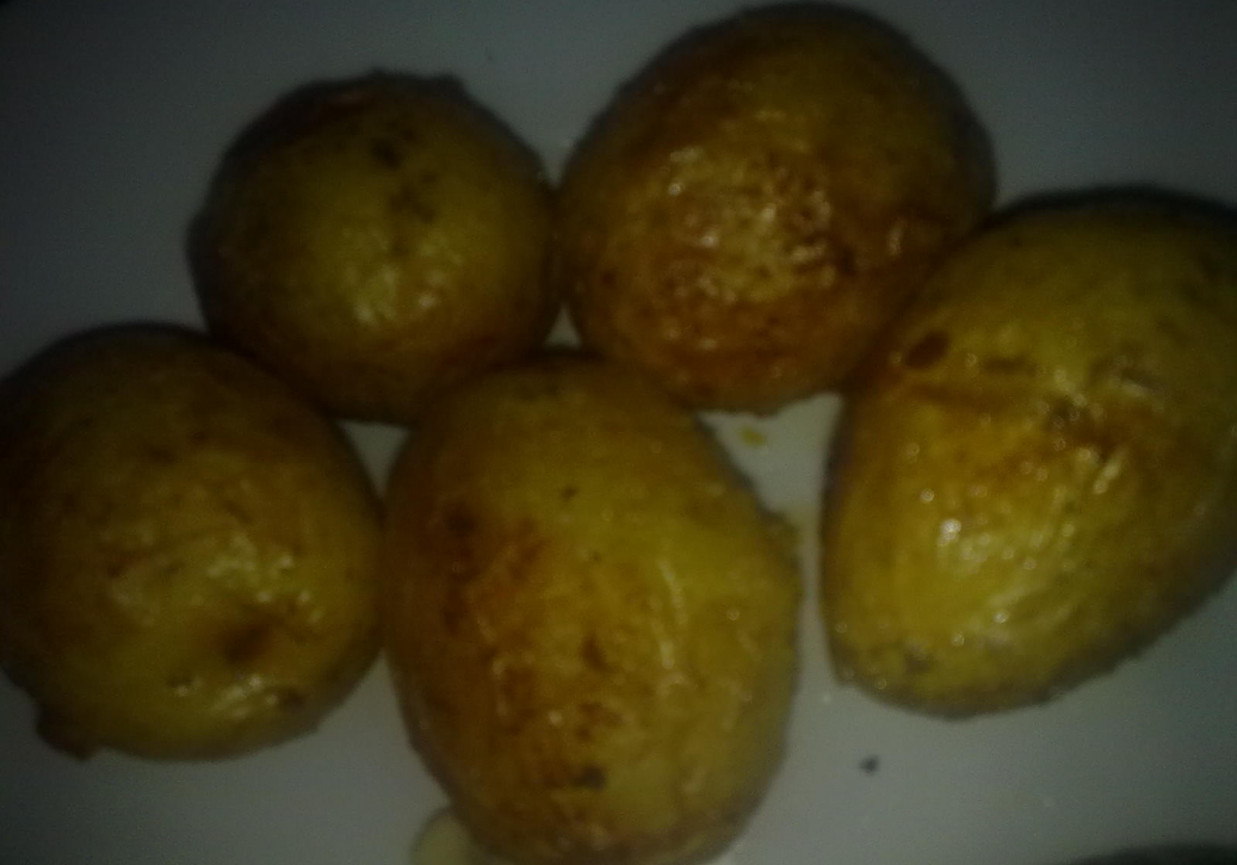 pieczone ziemniaki z czosnkiem foto