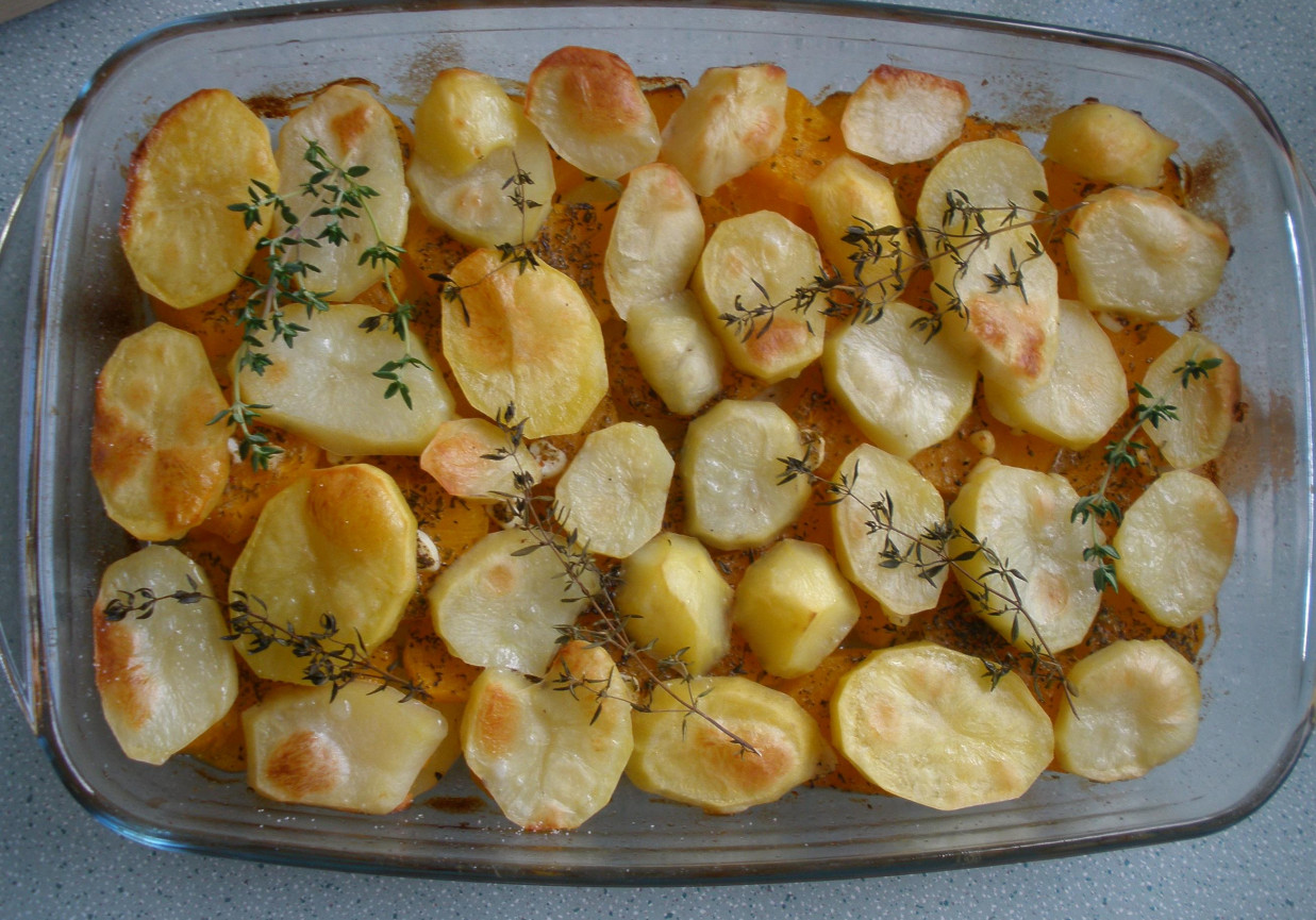 Pieczone ziemniaki z dynią w marynacie foto