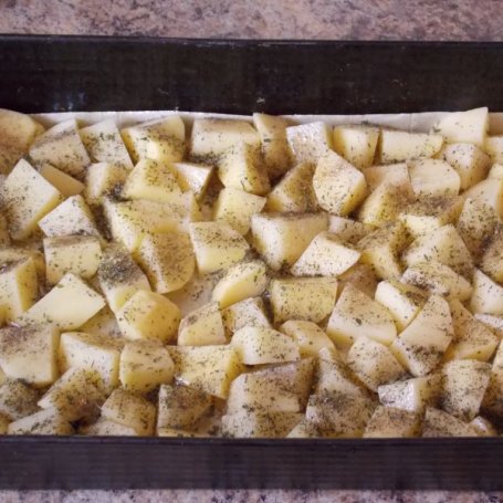 Krok 2 - Pieczone ziemniaki z filetem i brokułem foto