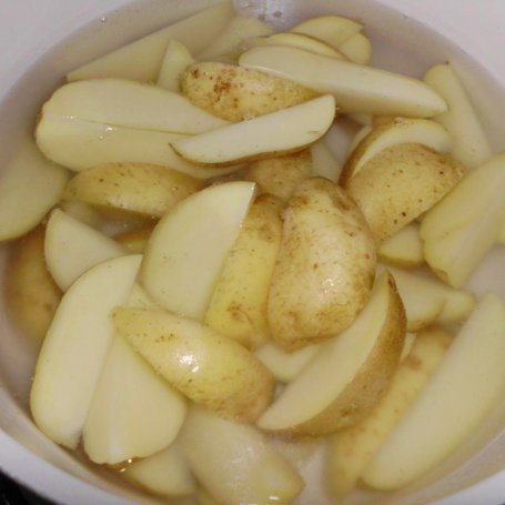 Krok 2 - Pieczone ziemniaki z krewetkami w panierce foto