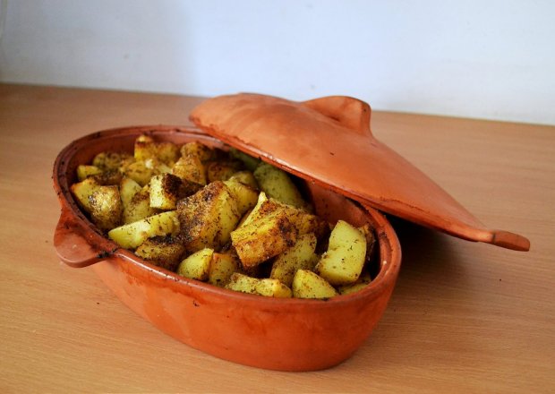 Fotografia przedstawiająca Pieczone ziemniaki z maślanką