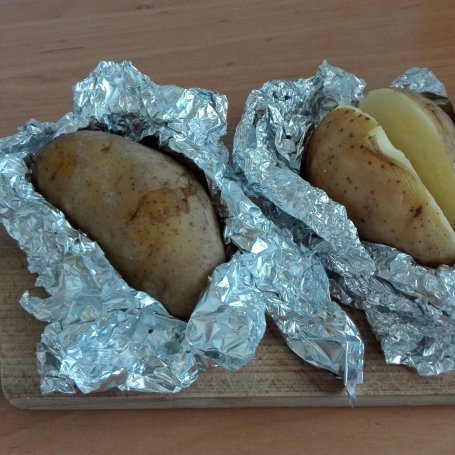 Krok 8 - Pieczone ziemniaki z nadzieniem twarożkowym foto