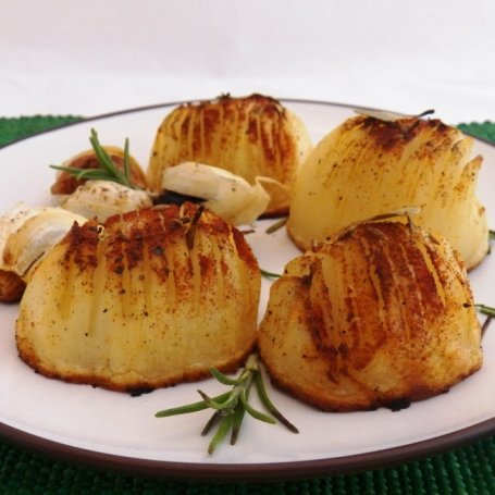 Krok 4 - Pieczone ziemniaki z rozmarynem i czosnkiem foto