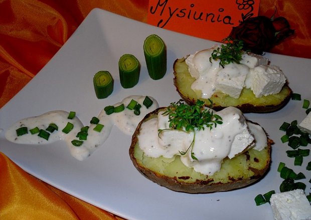 Fotografia przedstawiająca Pieczone ziemniaki z twarogiem