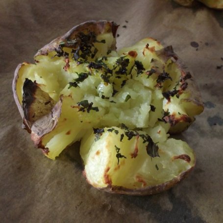 Krok 4 - Pieczone ziemniaki z twarożkiem czosnkowym foto