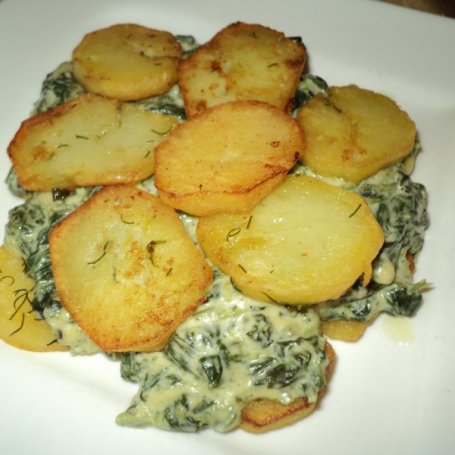 Krok 6 - Pieczone ziemniaki ze szpinakiem i jajkiem  foto