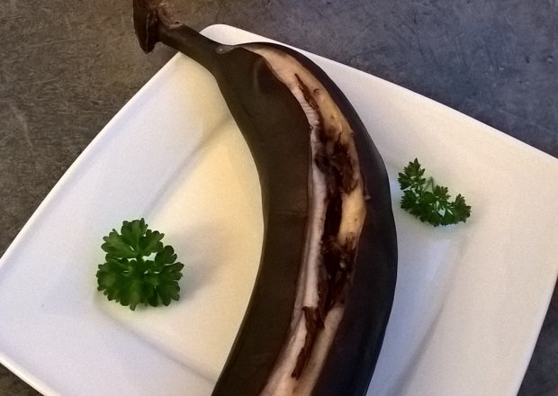 Fotografia przedstawiająca Pieczony banan z czekoladą