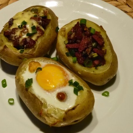 Krok 3 - Pieczony faszerowany ziemniak szynką i cebulą foto