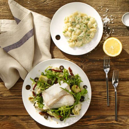 Krok 5 - Pieczony halibut z sałatką śródziemnomorską foto