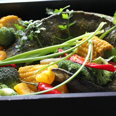 Krok 1 - Pieczony jesiotr z warzywami  foto