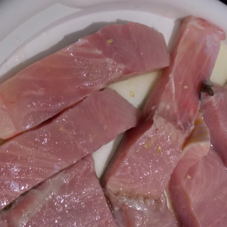 Krok 2 - Pieczony karp w cebuli z piwem i rodzynkami foto