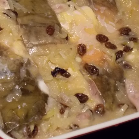 Krok 3 - Pieczony karp w cebuli z piwem i rodzynkami foto