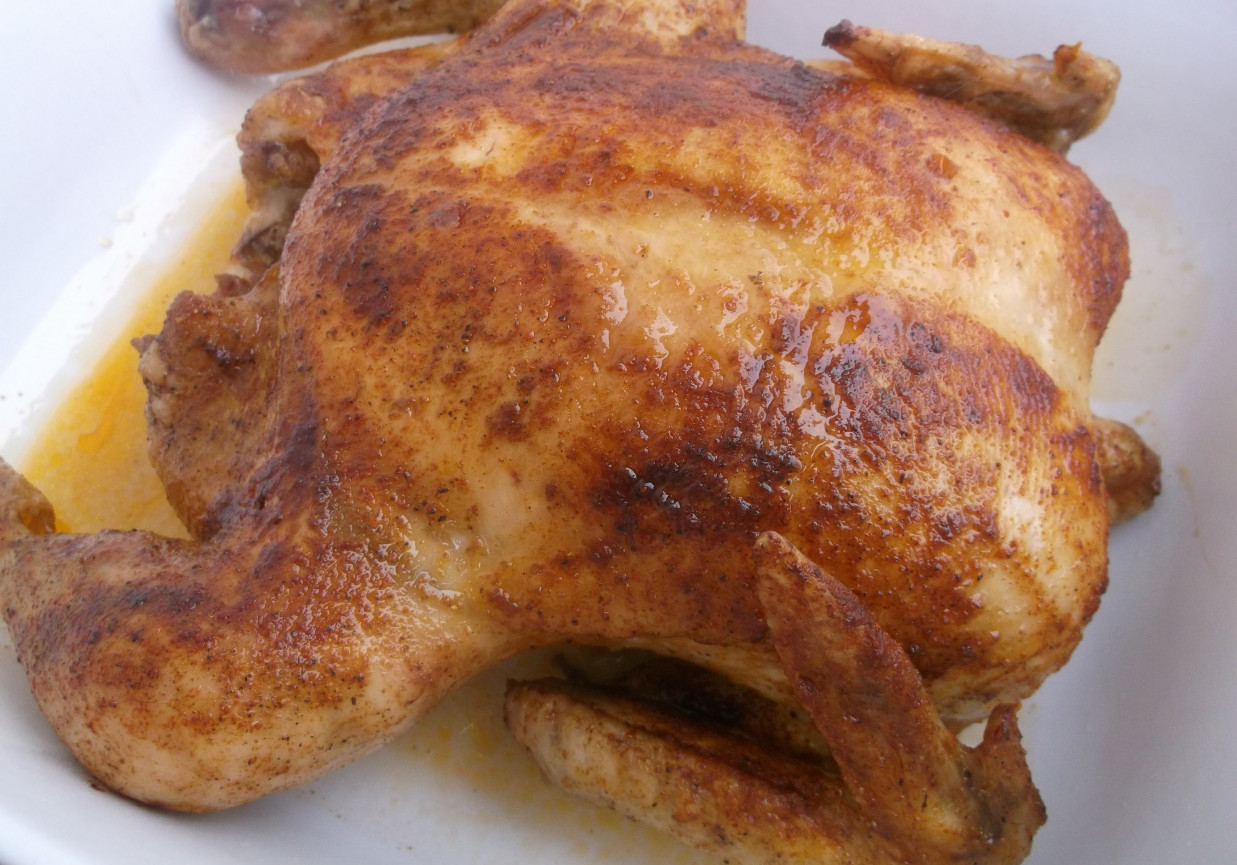 Pieczony kurczak miodowo-paprykowy. foto