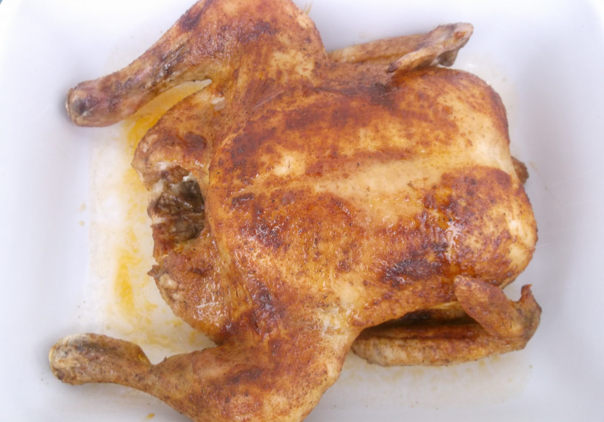 Pieczony kurczak miodowo-paprykowy. foto