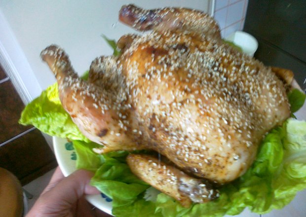 Fotografia przedstawiająca pieczony kurczak w sezamie