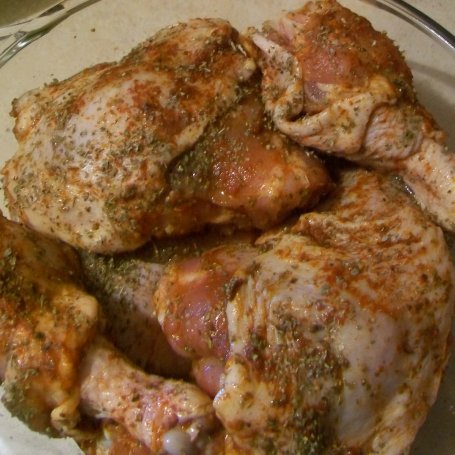 Krok 2 - Pieczony kurczak z majerankiem, czosnkiem i papryką foto