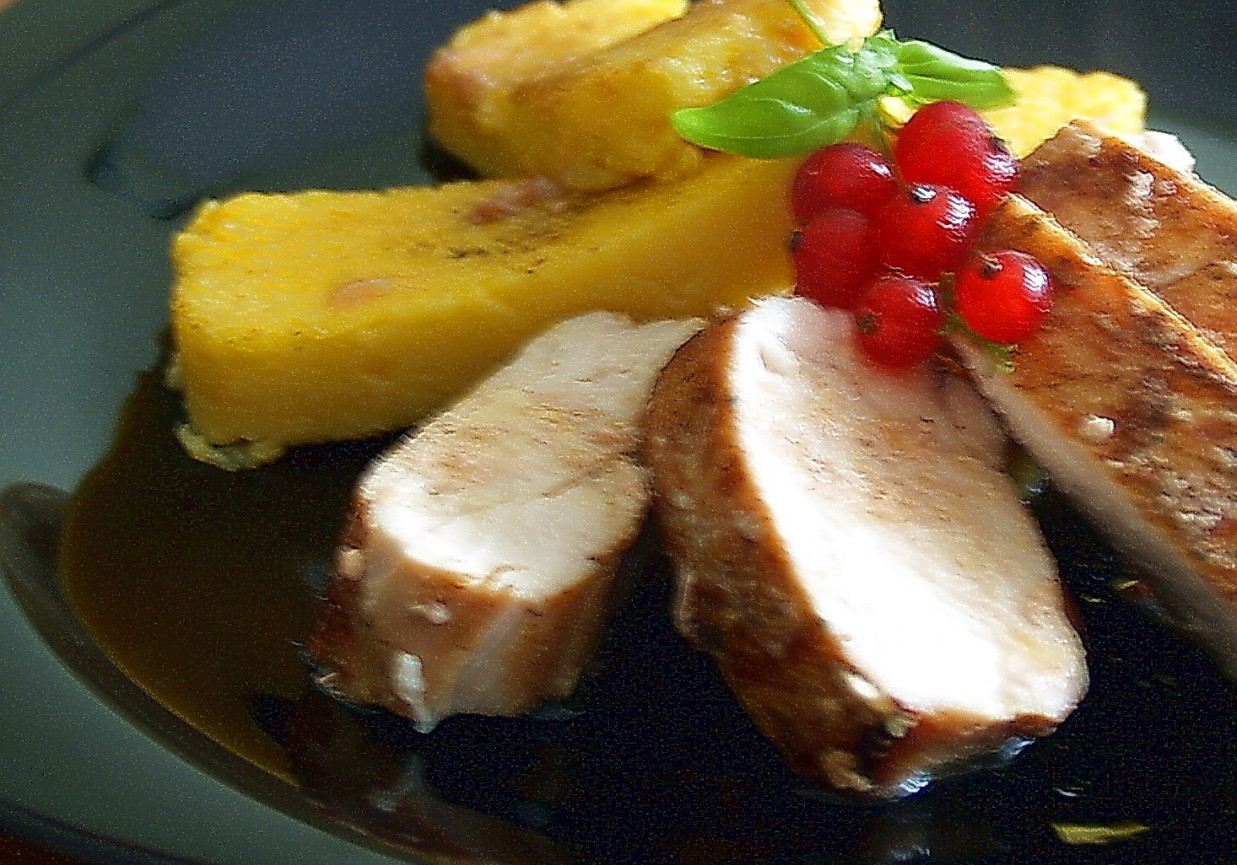 pieczony kurczak z polentą w sosie porzeczkowym foto