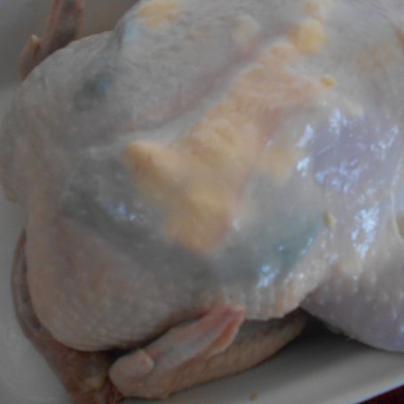 Krok 1 - Pieczony kurczak z szałwią, masłem i cebulą foto