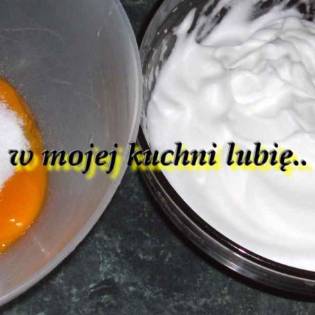 Krok 1 - pieczony sernik jogurtowy z marcepanem... foto
