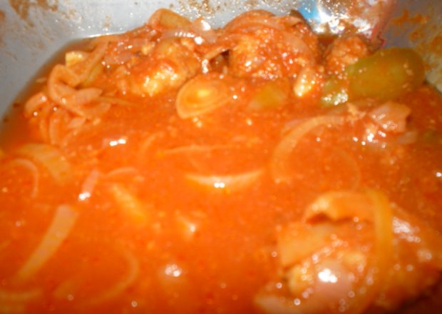 Fotografia przedstawiająca pieczraki z sosem pomidorowym