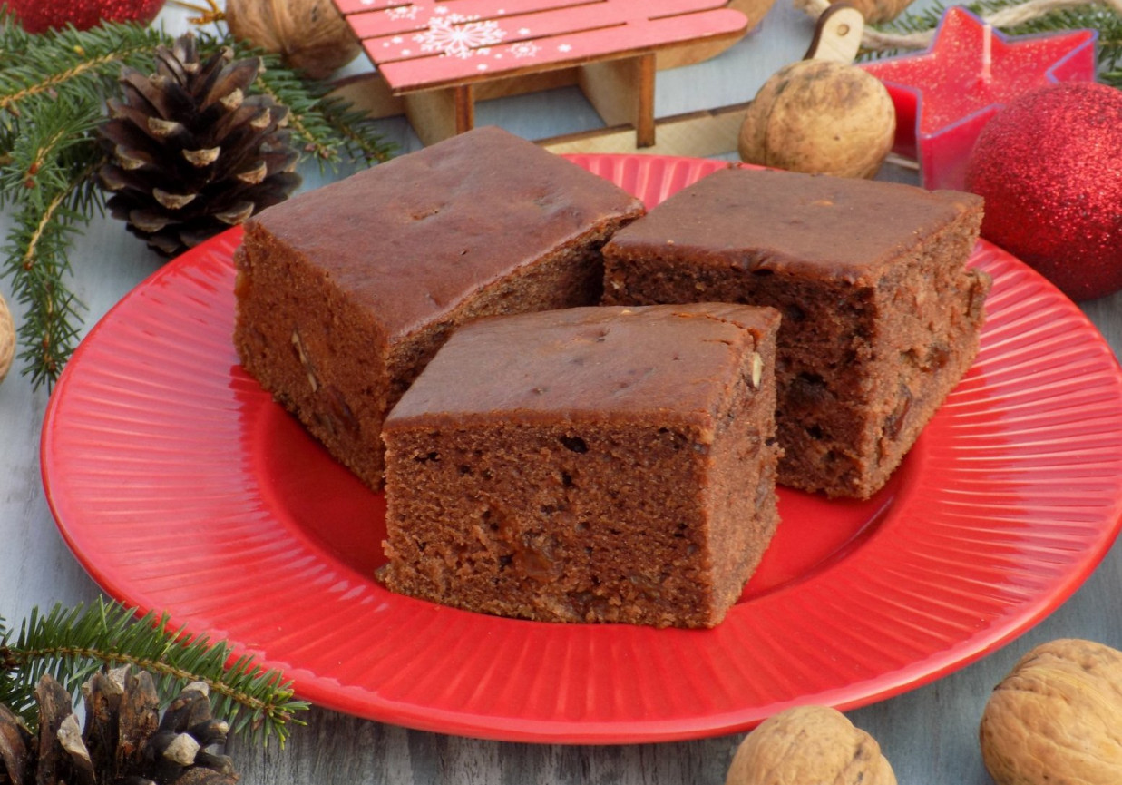 Piernikowe ciasto z bakaliami bez jajek foto