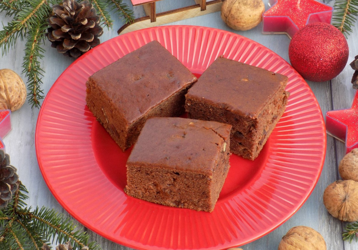 Piernikowe ciasto z bakaliami bez jajek foto