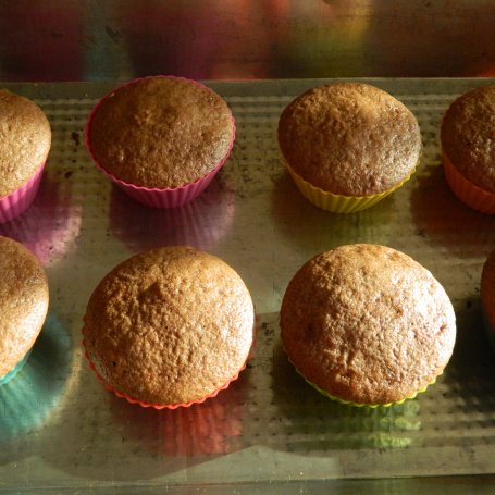 Krok 2 - Piernikowe muffinki z kremem malinowym foto