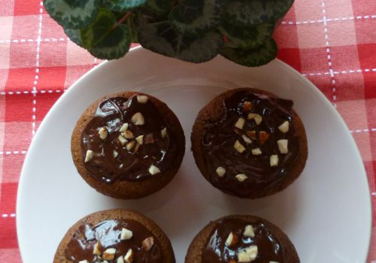 Piernikowe muffinki z orzechami foto