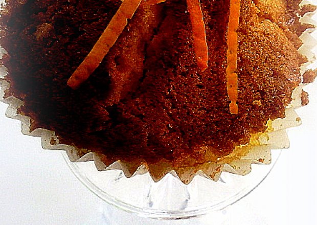 Fotografia przedstawiająca Piernikowe muffinki z pomarańczowym akcentem