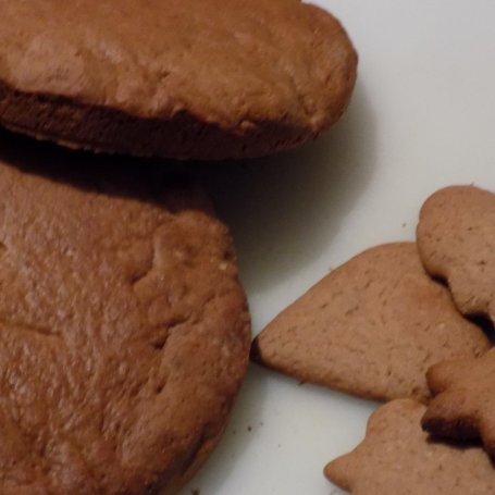 Krok 2 - Piernikowy tort z powidłami i cynamonową śmietanką foto