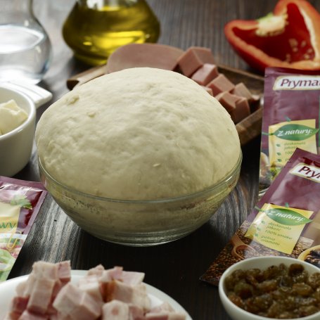 Krok 2 - Pieróg drożdżowy z nadzieniem mięsno-serowym foto