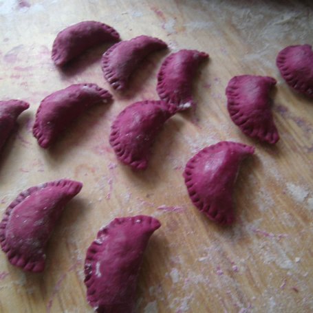 Krok 4 - Pierogi buraczkowe z grzybami foto