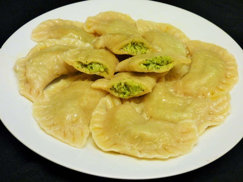 Pierogi z brokułem i serem feta - medium