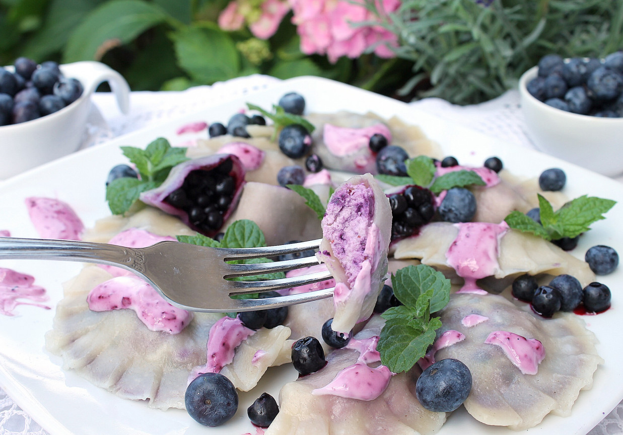 Pierogi maślane jagodowo serowe  foto