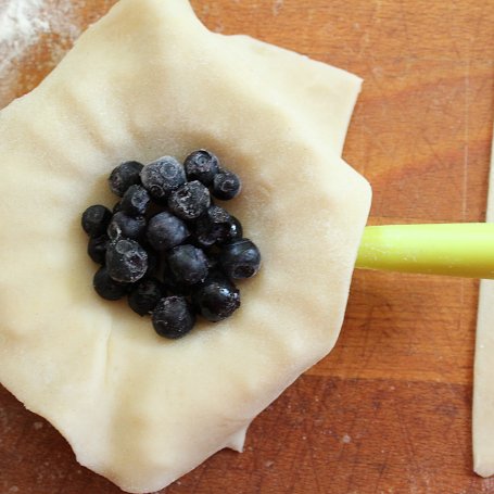 Krok 4 - Pierogi maślane jagodowo serowe  foto