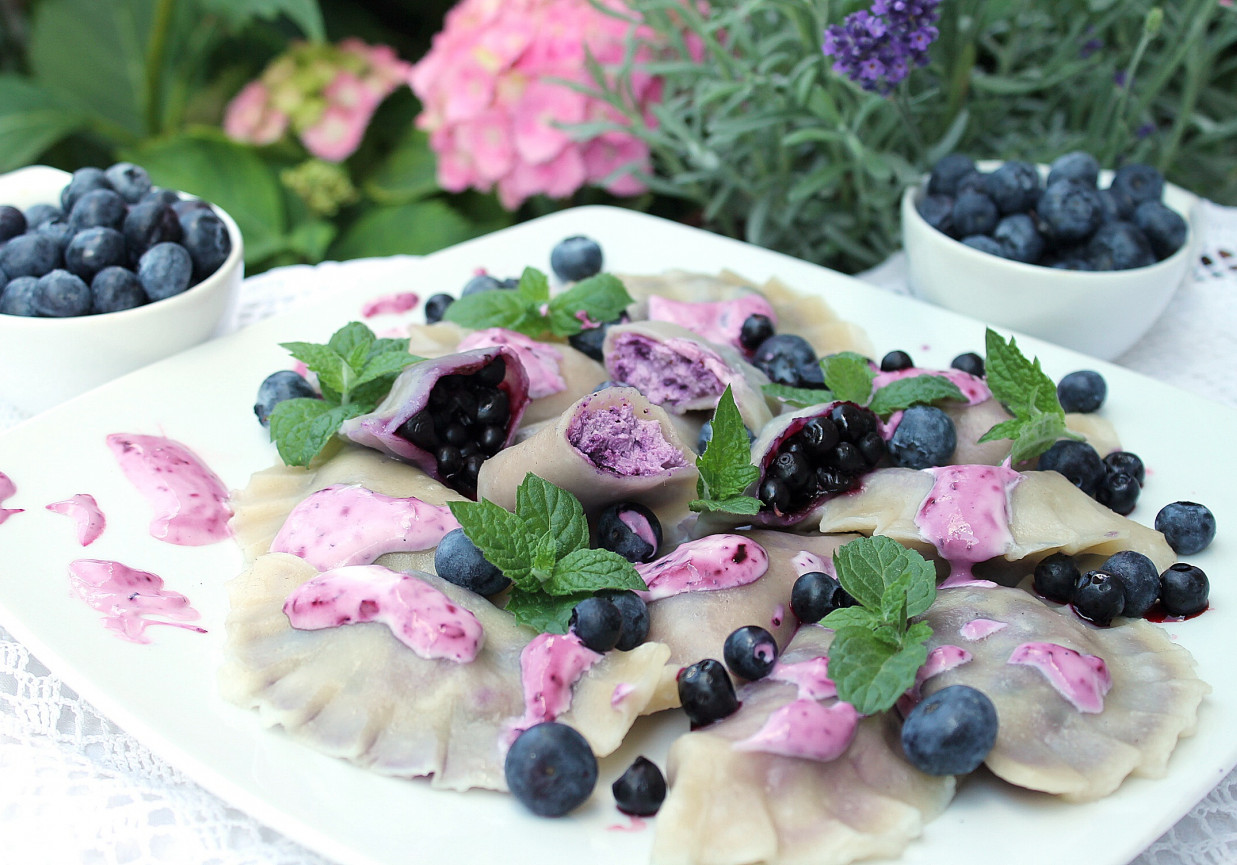 Pierogi maślane jagodowo serowe  foto