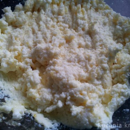 Krok 2 - Pierogi na drożdżach z serem białym na słodko foto