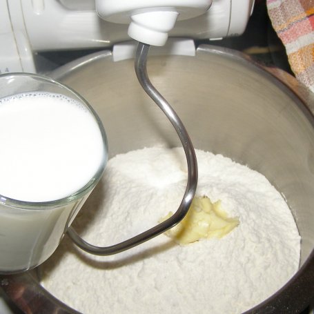 Krok 2 - pierogi na mleku z ziemniaczano-twarogowym farszem... foto