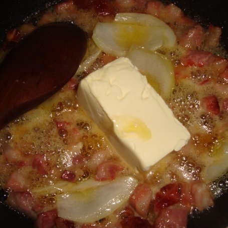 Krok 20 - Pierogi ruskie z boczkiem i jogurtem naturalnym foto