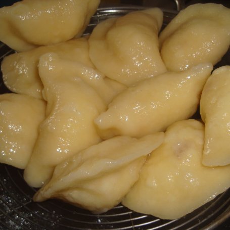 Krok 22 - Pierogi ruskie z boczkiem i jogurtem naturalnym foto