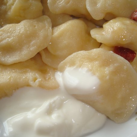 Krok 23 - Pierogi ruskie z boczkiem i jogurtem naturalnym foto